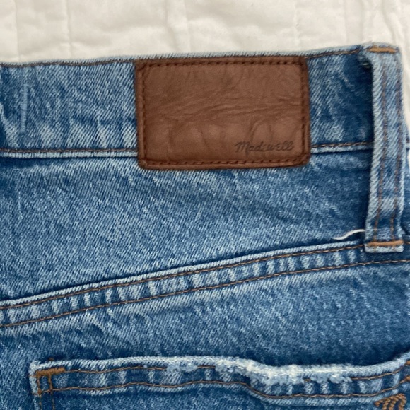 Madewell classic straight jeans in the size 25 tall - Picture 4 of 7